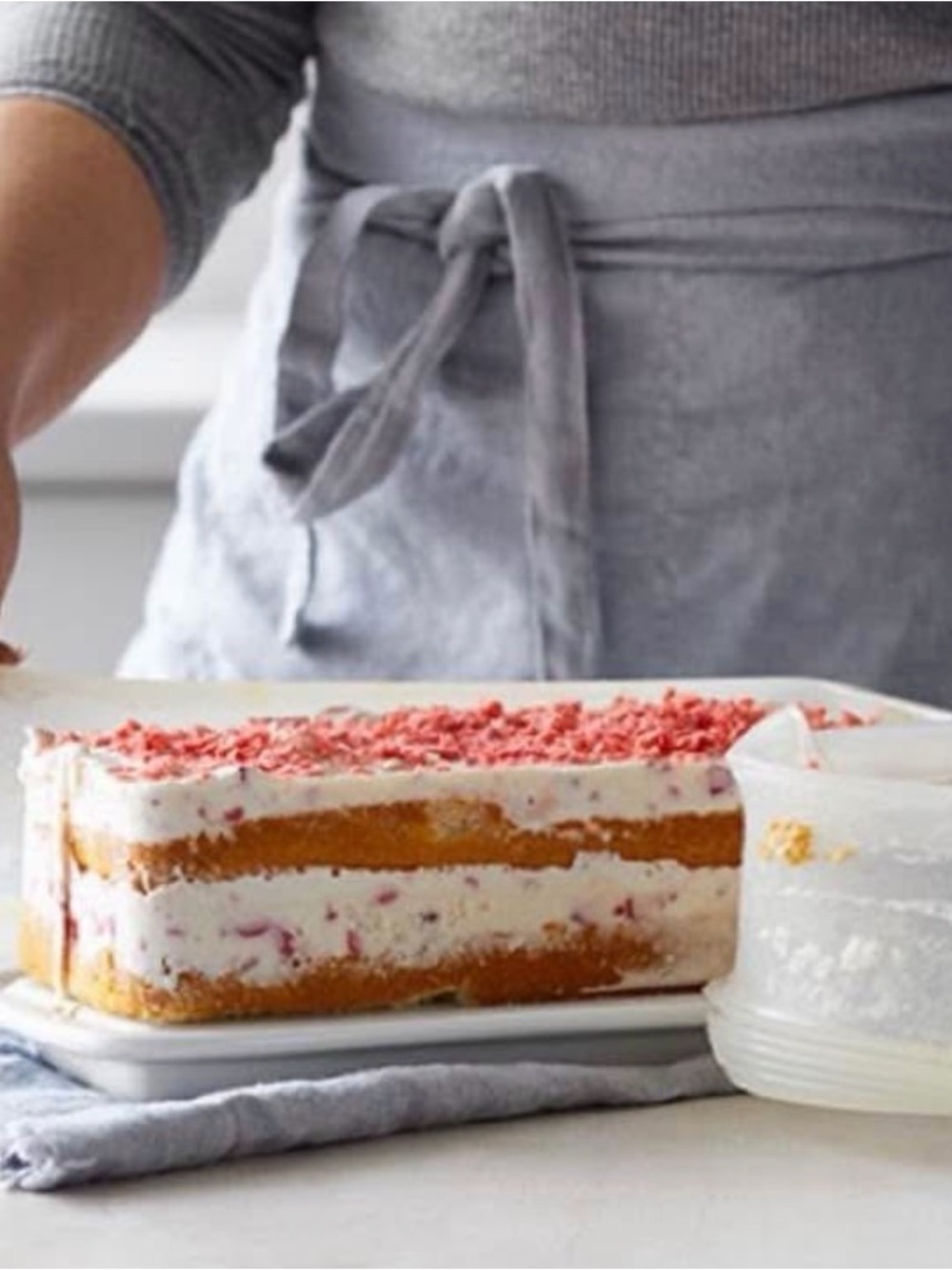 NEW Pampered Chef Ice Cream Cake pan.